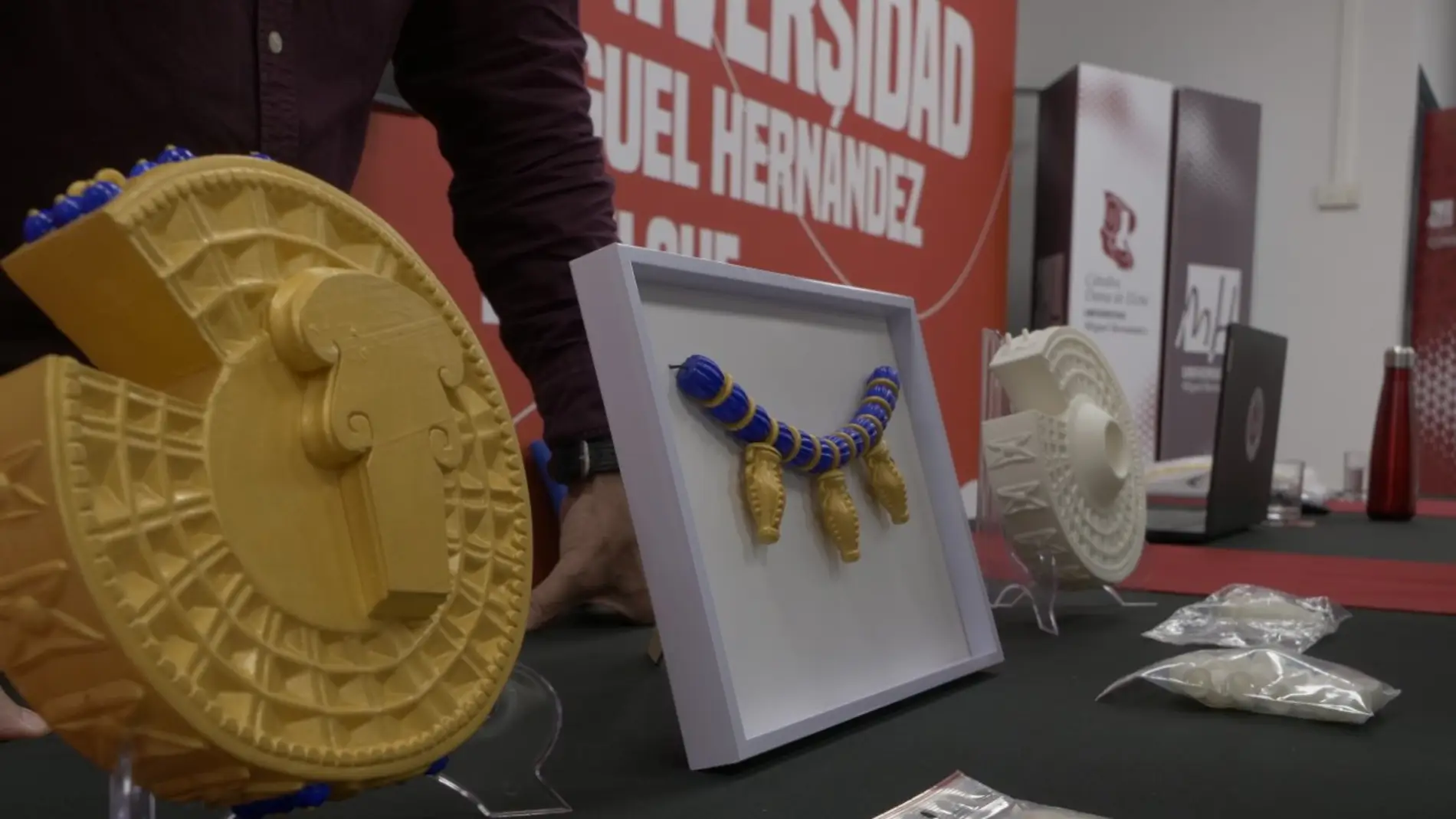 Piezas en 3D de las joyas de la Dama de Elche creadas por el Laboratorio de Prototipado de la Universidad Miguel Hernández. 