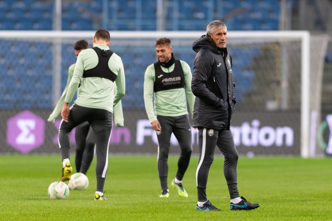 Tensa reunión entre Quique Setién y la plantilla del Villarreal Tensa reunión entre Quique Setién y la plantilla del Villarreal