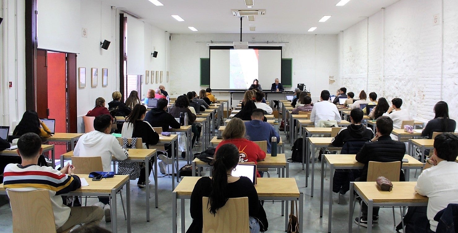 Expertos académicos analizan la despoblación en el medio rural gracias a la Cátedra Fundación Eurocaja Rural-UCLM Expertos académicos analizan la despoblación en el medio rural gracias a la Cátedra Fundación Eurocaja Rural-UCLM