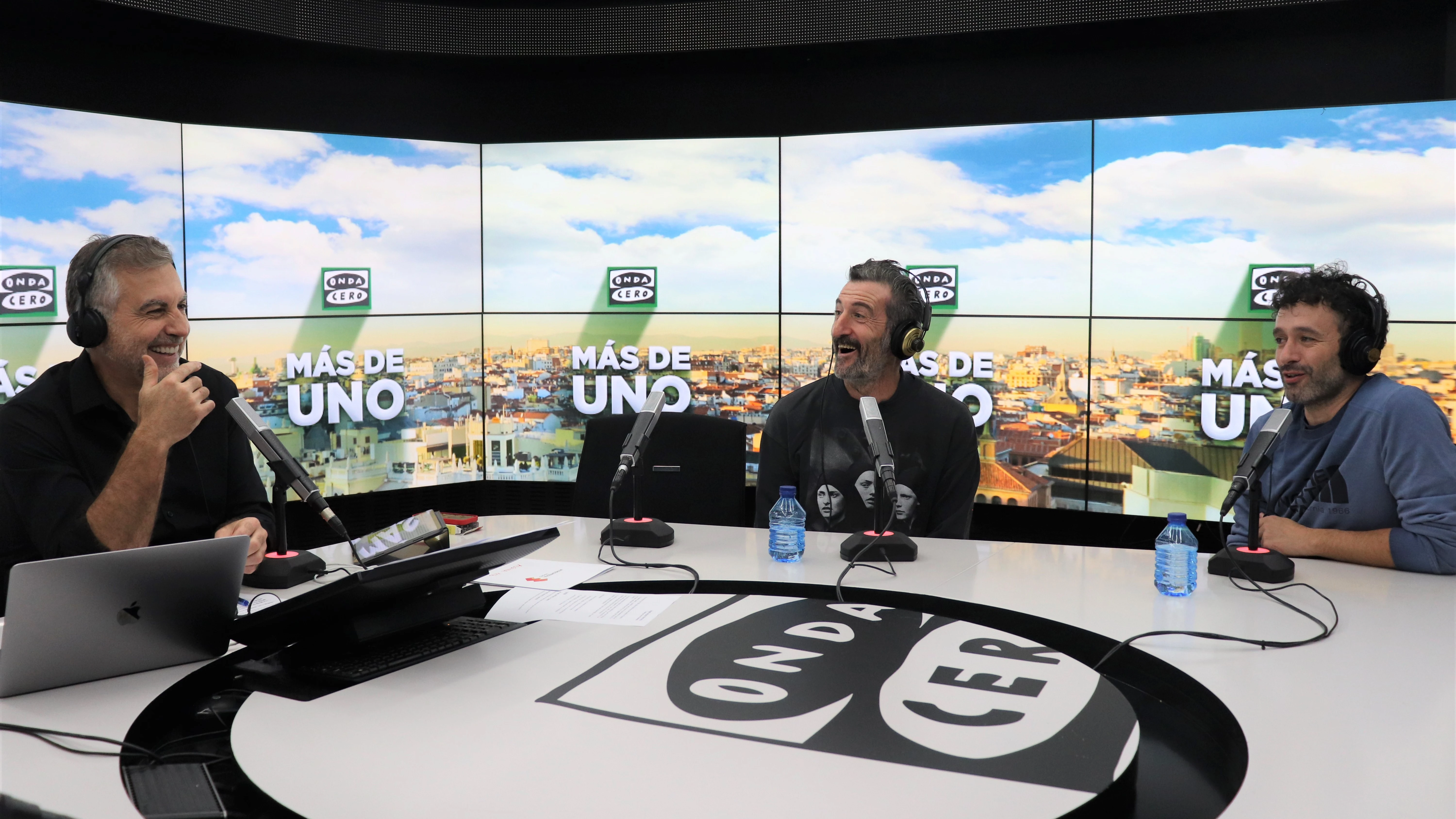 Luis Zahera y Rodrigo Sorogoyen con Carlos Alsina