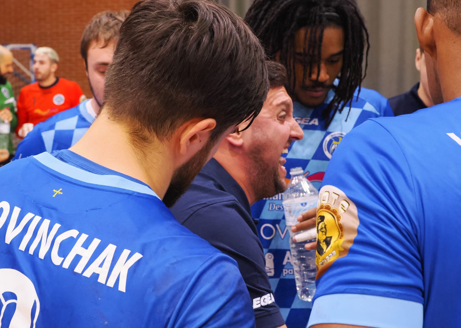 Victoria en Liga, adiós en Copa Victoria en Liga, adiós en Copa