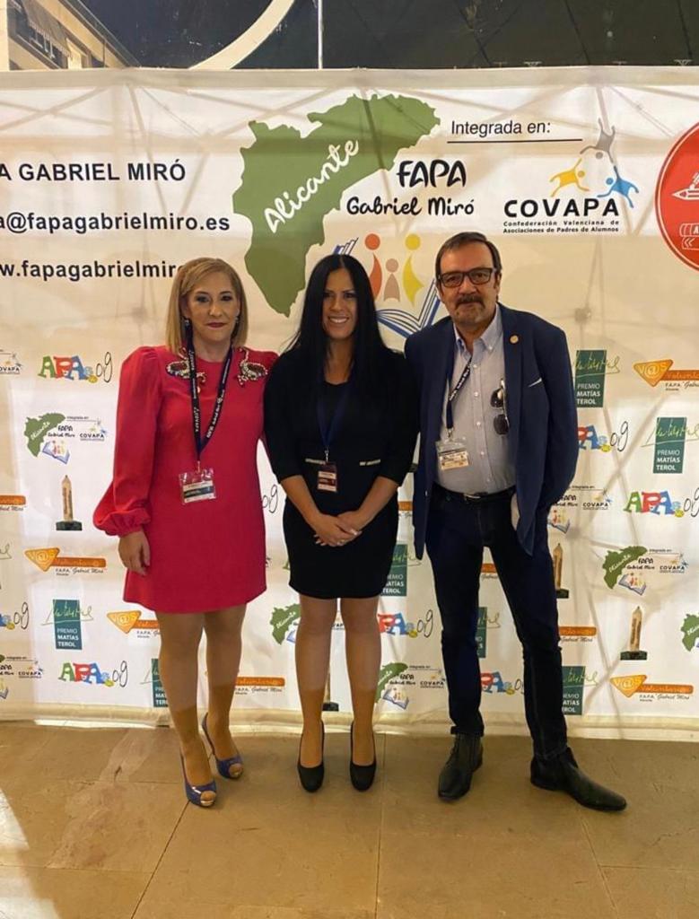 La FAPA Gabriel Miró entrega sus premios anuales en una gala cargada de emotividad y promoción de la escuela pública La FAPA Gabriel Miró entrega sus premios anuales en una gala cargada de emotividad y promoción de la escuela pública