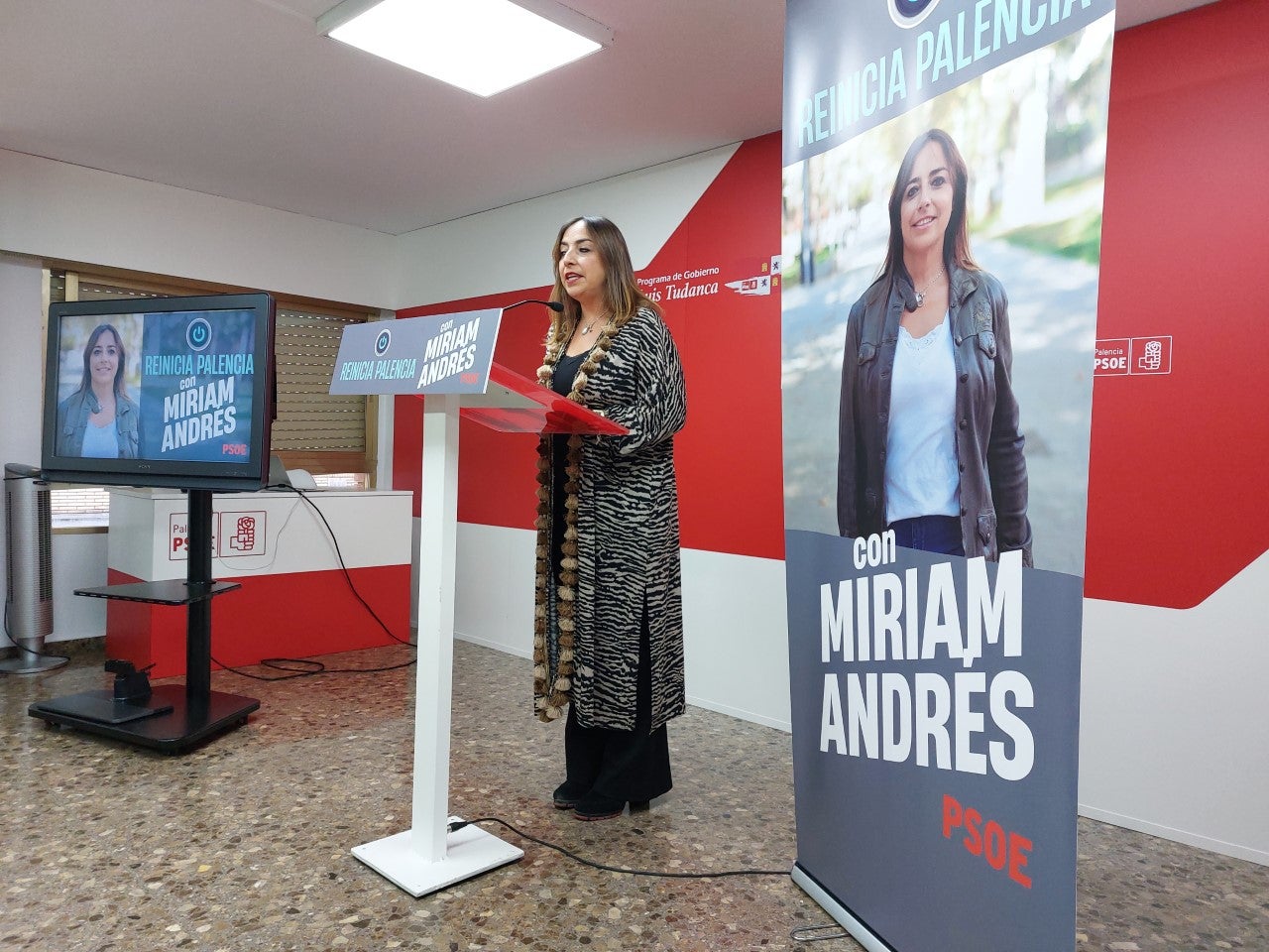 Andrés acusa al presidente de la Junta de "vender humo" durante su visita a Palencia Andrés acusa al presidente de la Junta de "vender humo" durante su visita a Palencia
