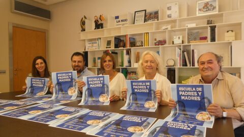 Escuela de madres y padres de La Nuc&iacute;a