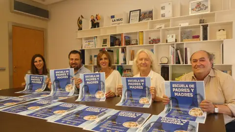 Escuela de madres y padres de La Nucía Escuela de madres y padres de La Nucía