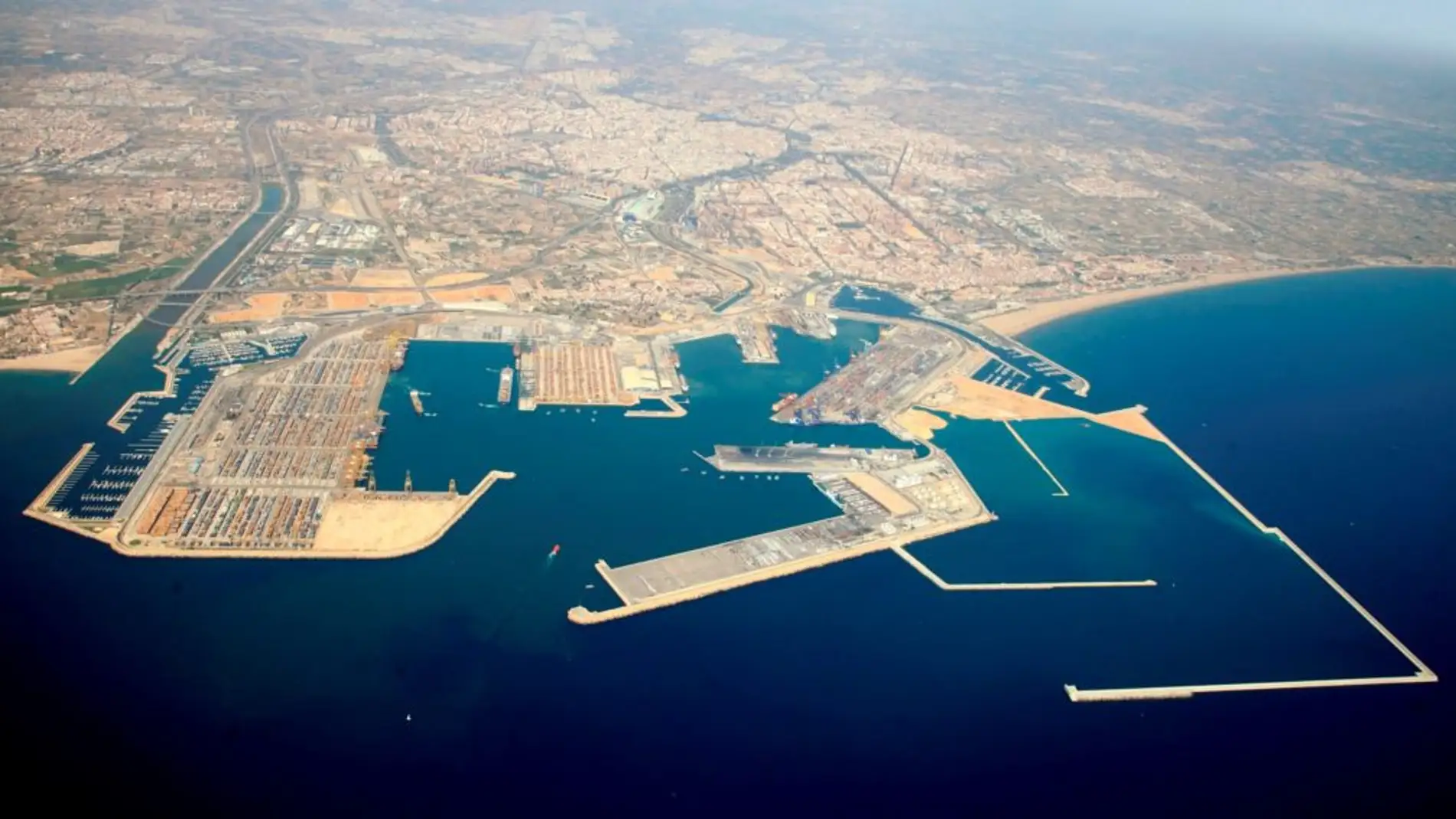Vista área del puerto de València