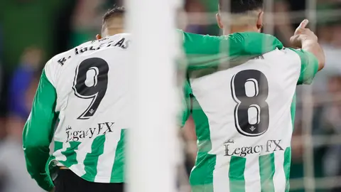Borja Iglesias y Fekir celebran un tanto del Betis. Borja Iglesias y Fekir celebran un tanto del Betis.