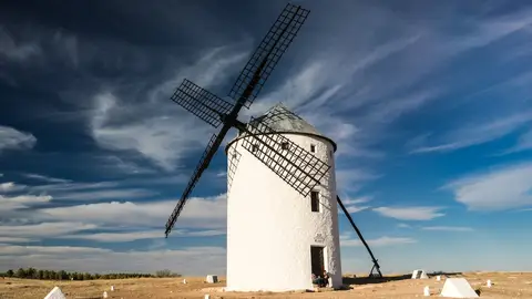 Imagen de archivo de un molino de viento de La Mancha Imagen de archivo de un molino de viento de La Mancha