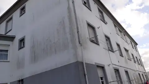 Los vecinos de las VPP de Almuña demandan a Vipasa mantenimiento exterior. Los vecinos de las VPP de Almuña demandan a Vipasa mantenimiento exterior.
