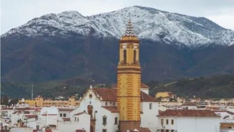 Foto de portada del calendario 2023 sobre Sierra Bermeja