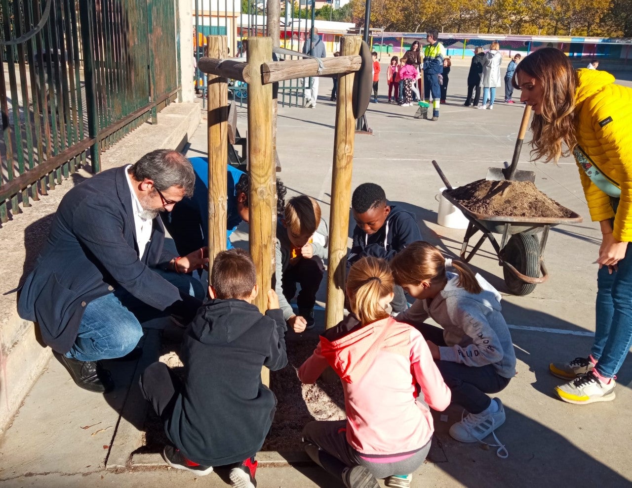 Los escolares siembran islas de biodiversidad Los escolares siembran islas de biodiversidad