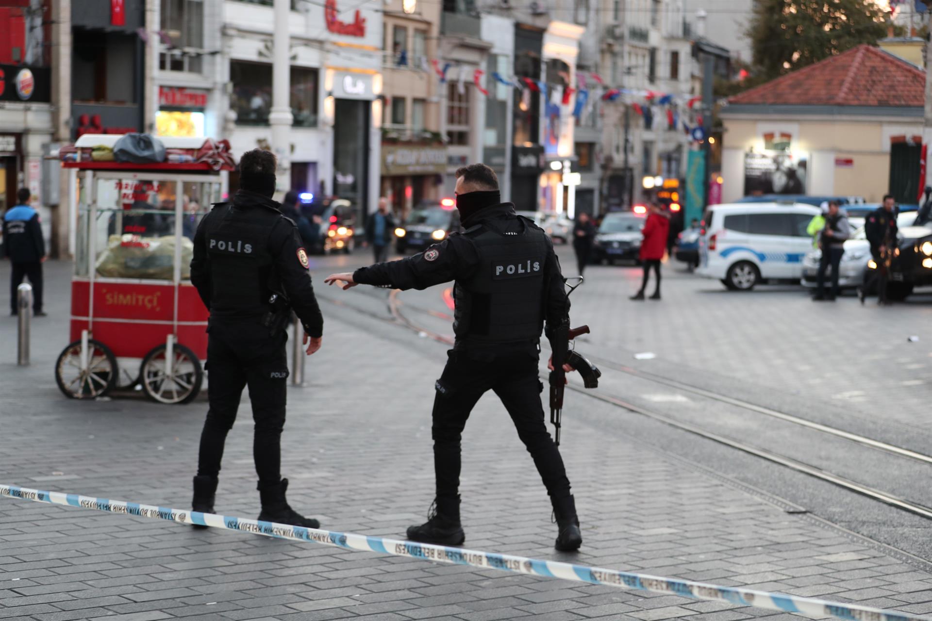 Al menos seis muertos y 53 heridos en un atentado terrorista en el centro de Estambul Al menos seis muertos y 53 heridos en un atentado terrorista en el centro de Estambul