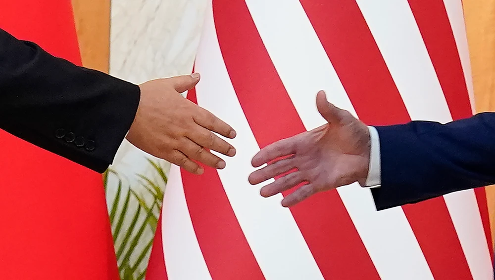 Apretón de manos de Biden y Xi en la Cumbre del G-20