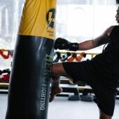 Imagen de archivo de un hombre haciendo boxeo