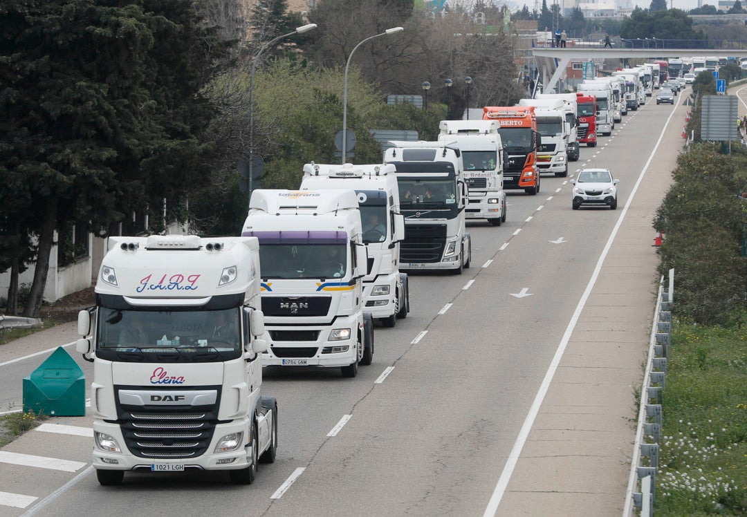 Los transportistas denuncian retrasos en el pago de las bonificaciones Los transportistas denuncian retrasos en el pago de las bonificaciones