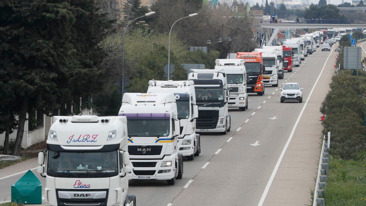 Comienza La Huelga Indefinida Del Transporte Que Podría Costar 600 ...