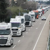 Imagen de archivo de camiones en huelga en defensa del transporte. Imagen de archivo de camiones en huelga en defensa del transporte.