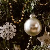 Árbol de Navidad en una imagen de archivo Árbol de Navidad en una imagen de archivo