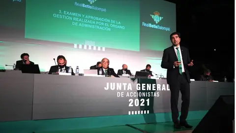 Ángel Haro, en la Junta de Accionistas del Betis de 2021. Ángel Haro, en la Junta de Accionistas del Betis de 2021.