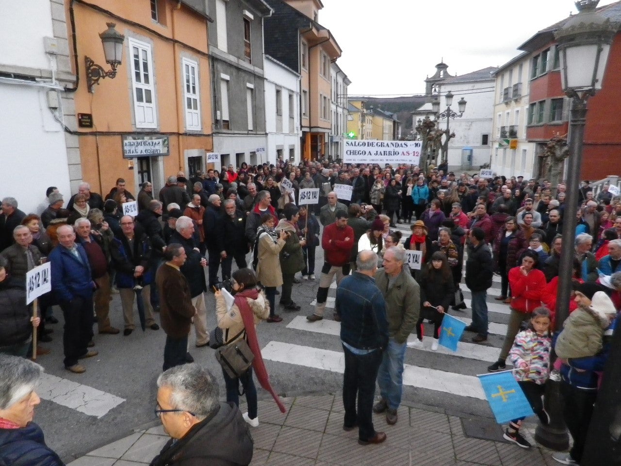 Navia reclama respeto para la zona y denuncia "abandono" Navia reclama respeto para la zona y denuncia "abandono"