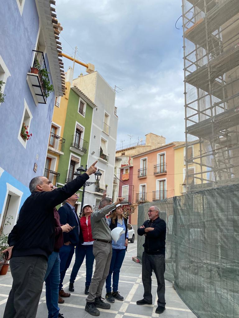 Verdú supervisa las obras de la fachada de la Iglesia de la Asunción Verdú supervisa las obras de la fachada de la Iglesia de la Asunción