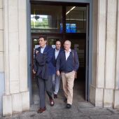 Griñán y Chaves recogen la condena de inhabilitación un día antes del plazo fijado