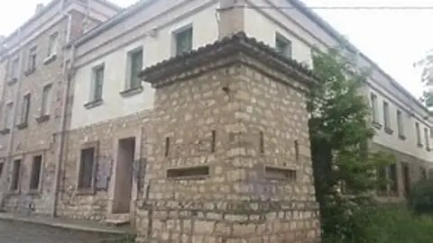 SE CAMBIA EL CUARTEL POR UN HOTEL SE CAMBIA EL CUARTEL POR UN HOTEL