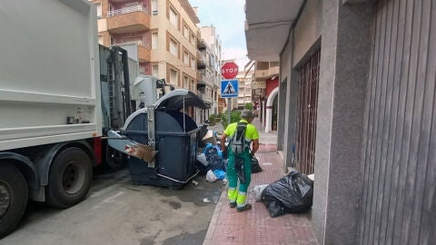 Trabajador de la limpieza en Santa Pola.