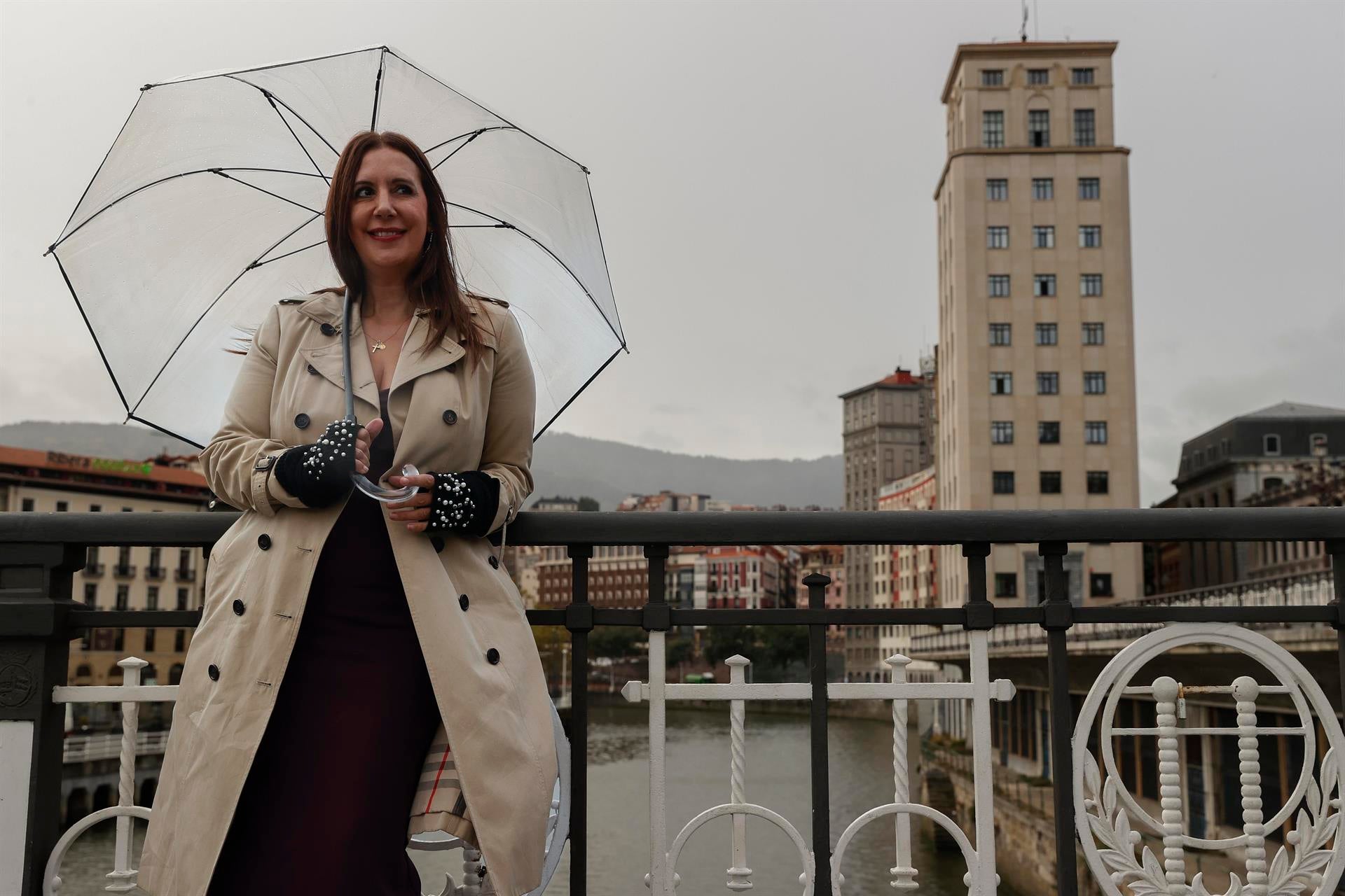 Dolores Redondo: "El título de 'El guardián invisible" hace referencia a la invisibilidad en la que me vi inmersa durante tantos años" Dolores Redondo: "El título de 'El guardián invisible" hace referencia a la invisibilidad en la que me vi inmersa durante tantos años"