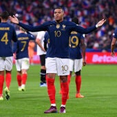 Kyllian Mbappé celebra un gol con la selección francesa