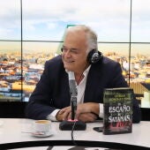 Esteban González Pons en 'Más de uno' presentando su nueva novela