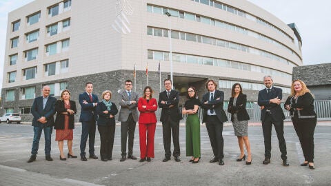 El letrado Diego García junto a los integrantes de la candidatura con la que opta al Decanato del Colegio de Abogados de Elche. El letrado Diego García junto a los integrantes de la candidatura con la que opta al Decanato del Colegio de Abogados de Elche.