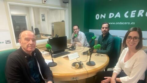 El profesor Jos&eacute; Ruiz, Esther D&iacute;ez, Jos&eacute; Navarro y H&eacute;ctor D&iacute;ez.