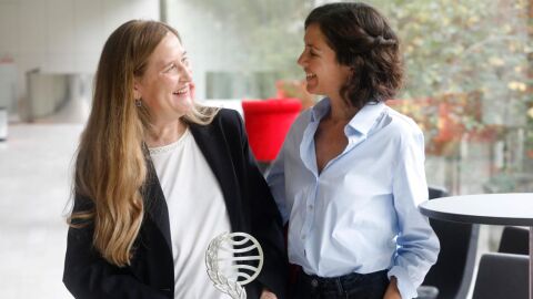 Luz Gab&aacute;s y Cristina Campos