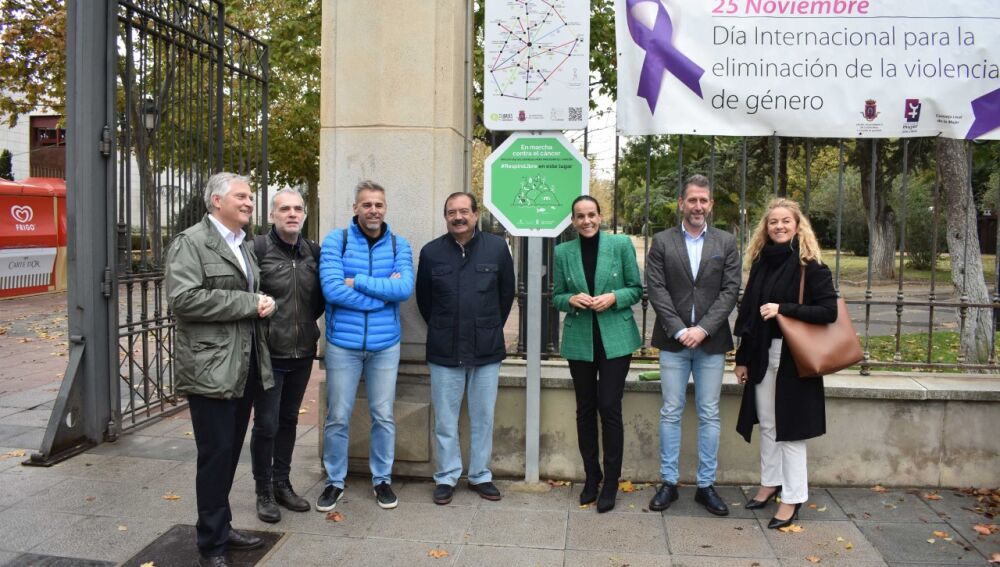 Señal del "Espacio Libre de Humo" en el Parque de Gasset