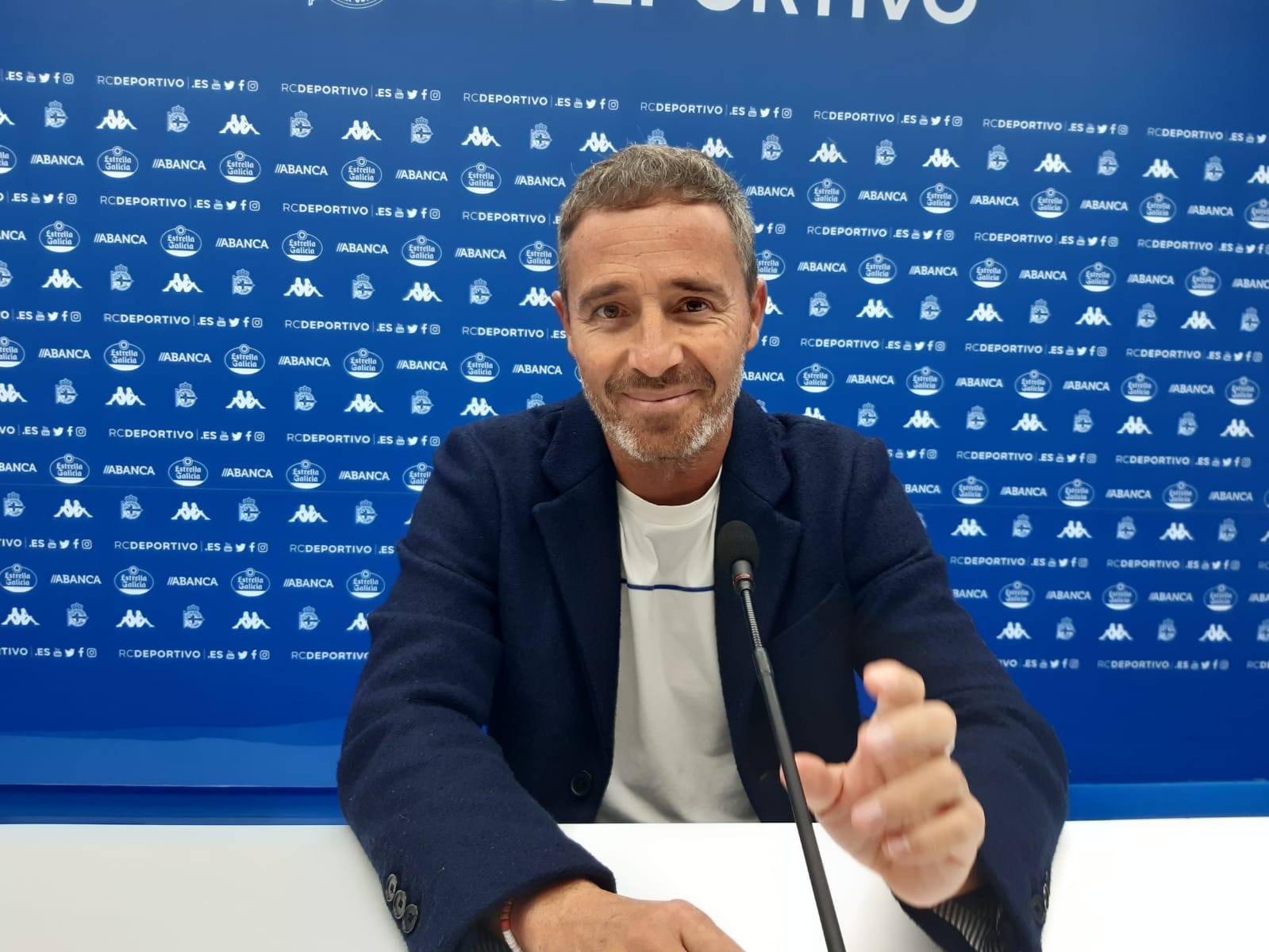 Augusto César Lendoiro: "Tímidos brotes azules y blancos en el Dépor" Augusto César Lendoiro: "Tímidos brotes azules y blancos en el Dépor"