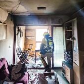 Los Bomberos de Benidorm sofocan un incendio en una vivienda de La Cala