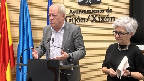 Aurelio Mart&iacute;n y Ana Casta&ntilde;o han criticado a su propio gobierno por el retraso