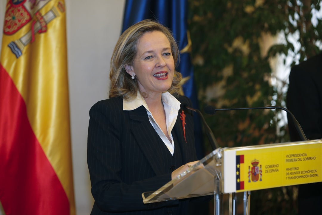 El Gobierno y la banca ultiman una ayuda a las hipotecas para hacer frente a la subida de tipos de interés El Gobierno y la banca ultiman una ayuda a las hipotecas para hacer frente a la subida de tipos de interés