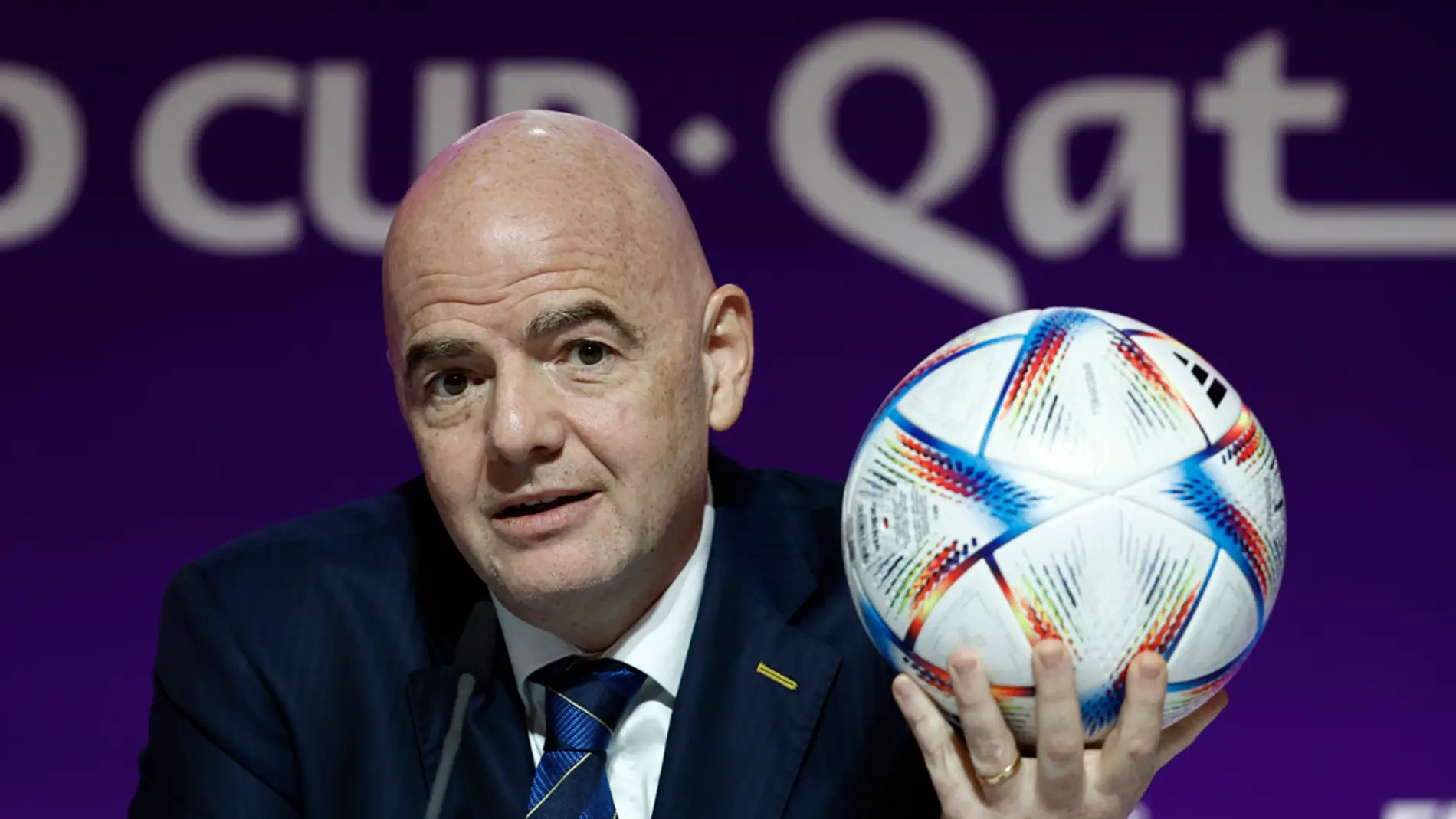  El presidente de la FIFA, Gianni Infantino, durante la rueda de prensa en la víspera del partido inaugural de la Copa del Mundo de Qatar 2022