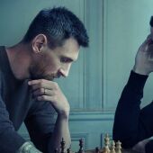 La foto de Messi y Ronaldo jugando al ajedrez que revoluciona las redes