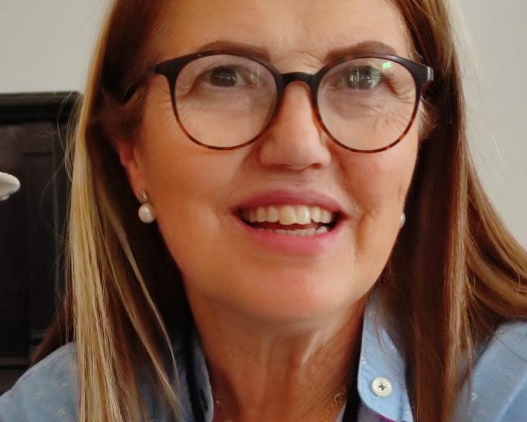 MUJER EXTREMEÑA MUJER EXTREMEÑA