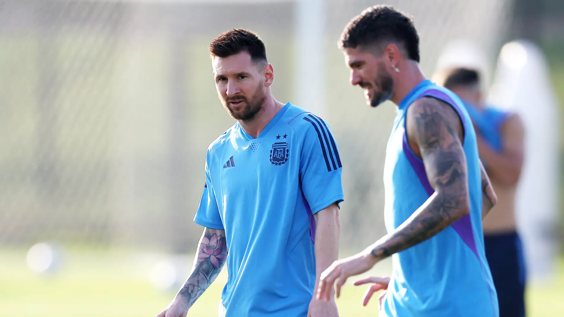 Messi y De Paul durante un entrenamiento con Argentina