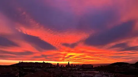 cielos nubosos rojos amanecer benidorm marina baixa cielos nubosos rojos amanecer benidorm marina baixa