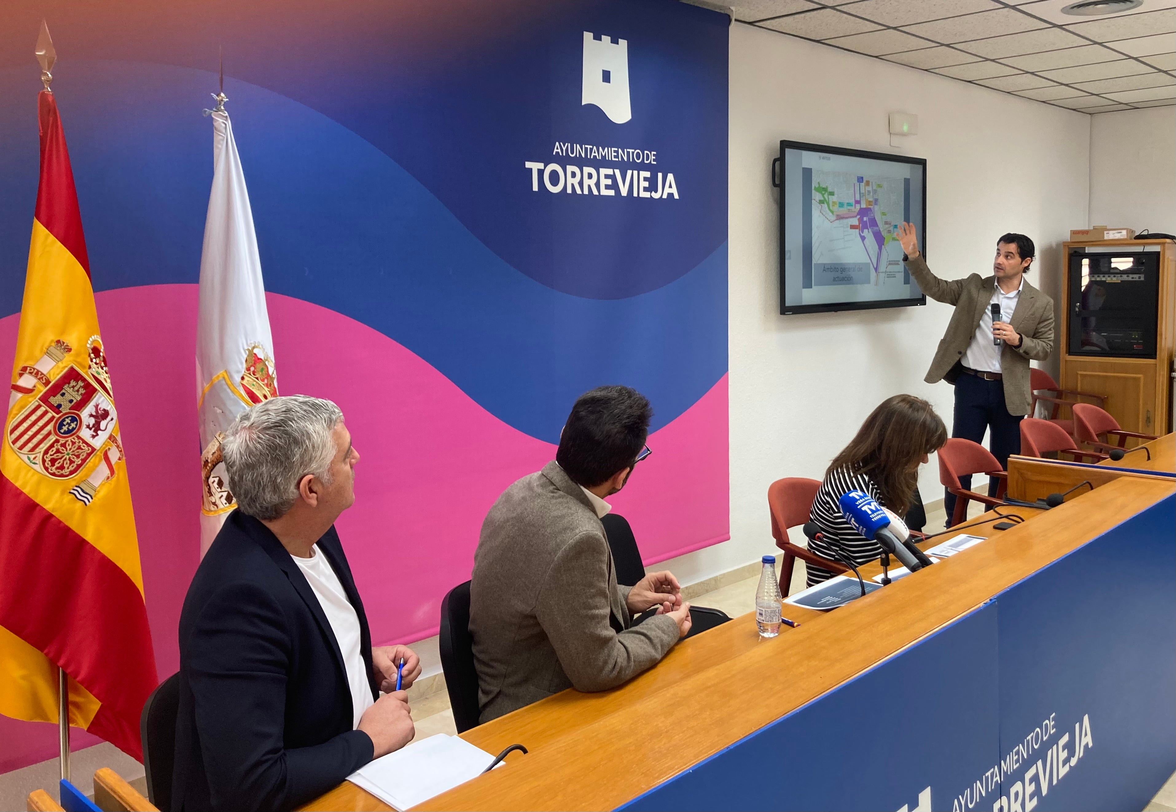 Presentado el proyecto de obras del puerto de Torrevieja y zonas adyacentes Presentado el proyecto de obras del puerto de Torrevieja y zonas adyacentes