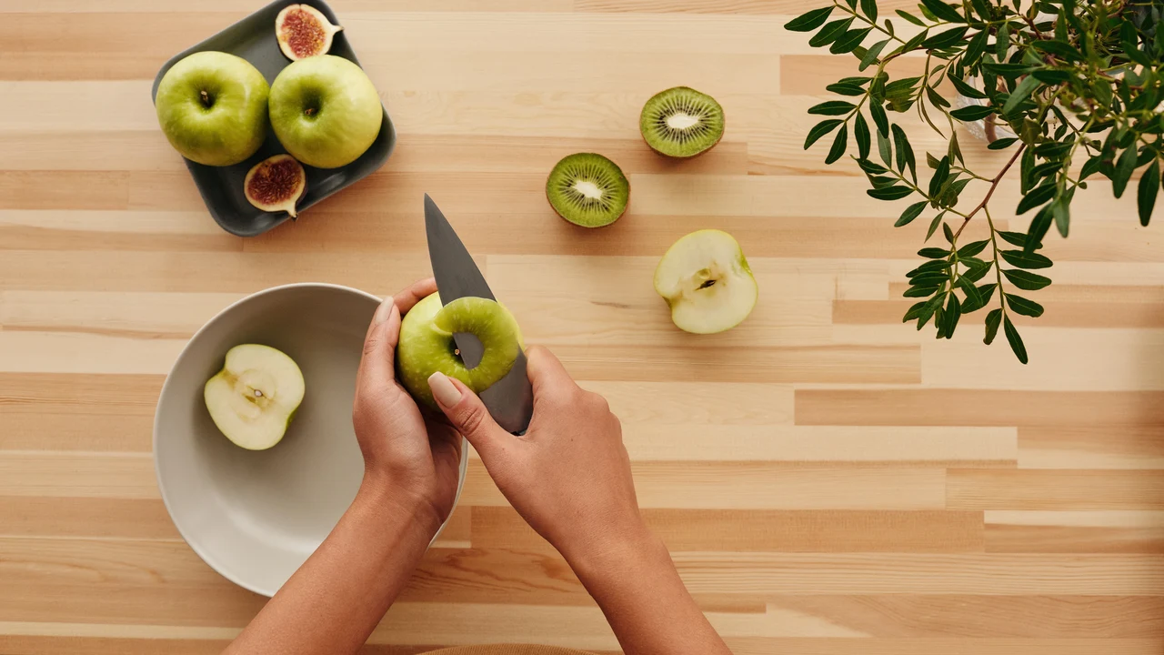 ¿Es mejor pelar las frutas y verduras?