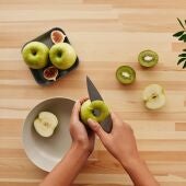 ¿Es mejor pelar las frutas y verduras?