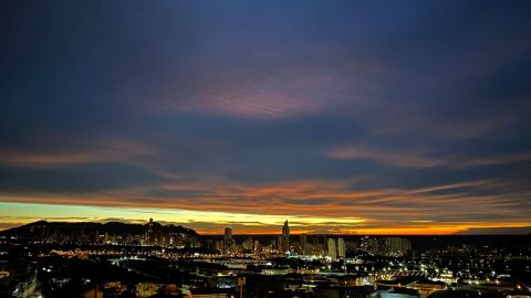 benidorm skyline noche cielos nubosos marina baixa