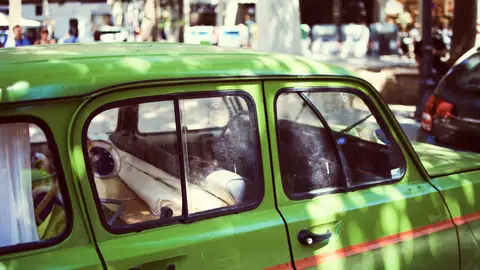 Un coche antiguo Cosas que ya no hay: La extinción de las manivelas de los coches o la marca de la vacuna de la viruela