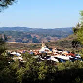 Campofrío está enclavado en la Cuenca Minera pero próximo a la Sierra de Aracena y Picos de Aroche Campofrío está enclavado en la Cuenca Minera pero próximo a la Sierra de Aracena y Picos de Aroche